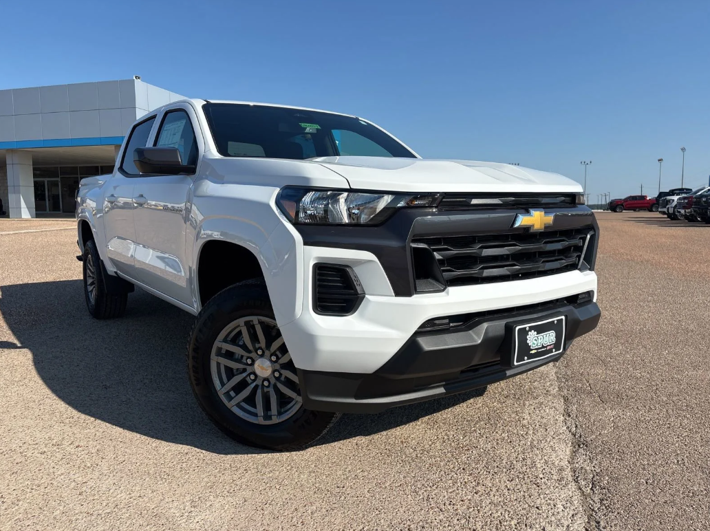 White 2026 Chevrolet Colorado parked in front of a dealership in Gatesville, TX.