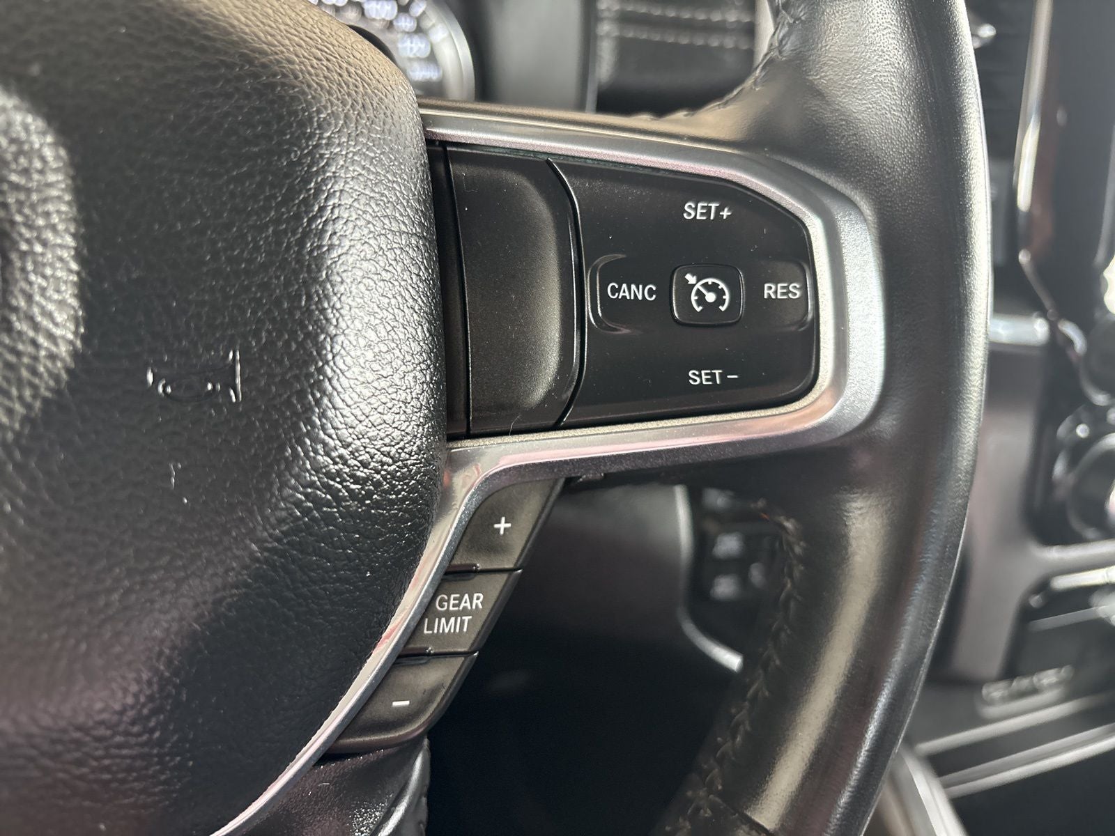 2022 RAM Ram 1500 Laramie Crew Cab 4x4 5'7' Box