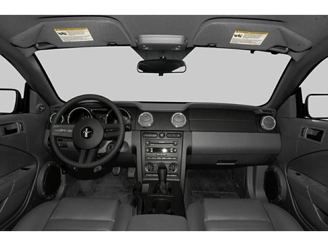 2005 Ford Mustang GT Deluxe