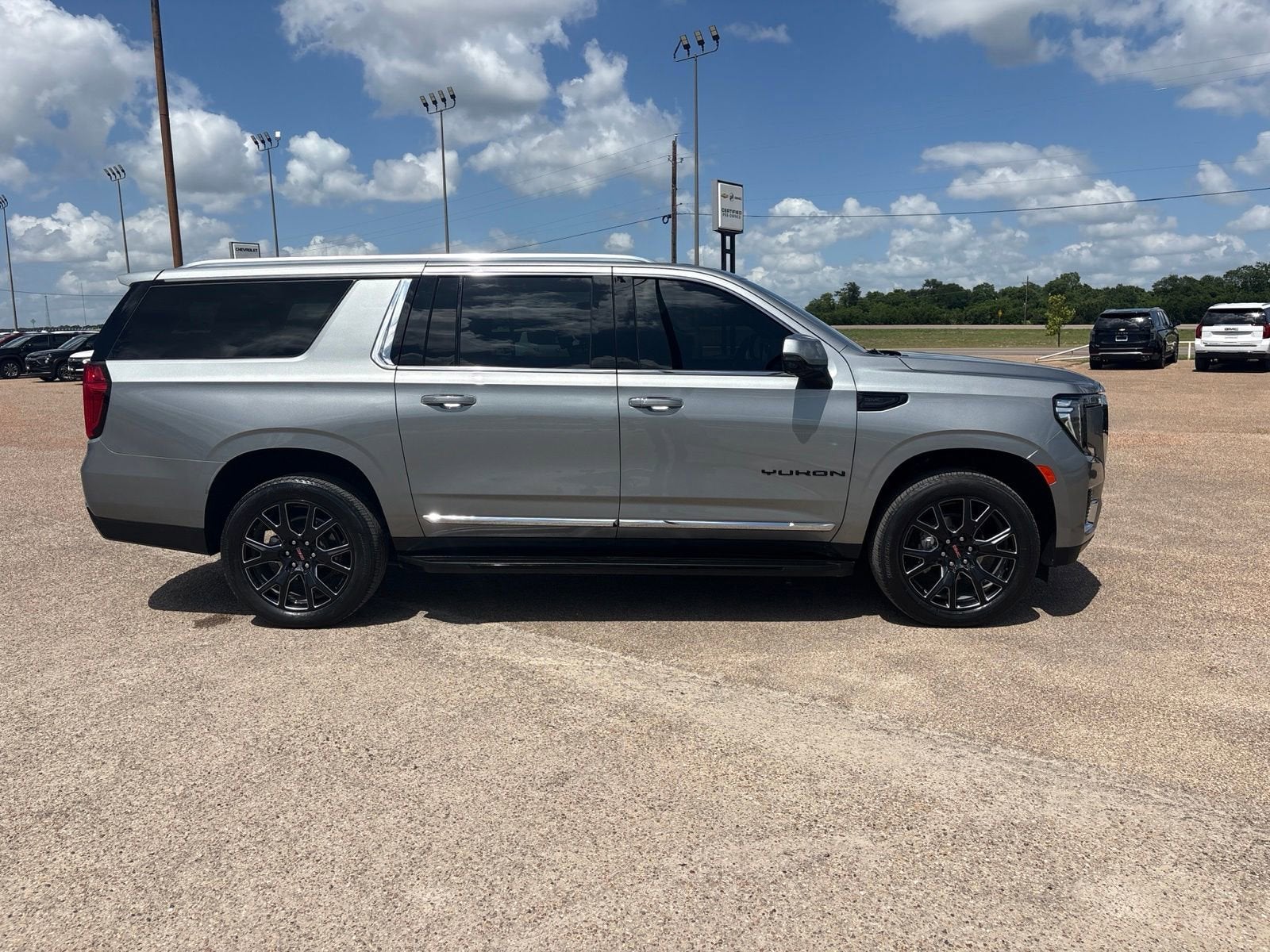 2024 GMC Yukon XL SLT