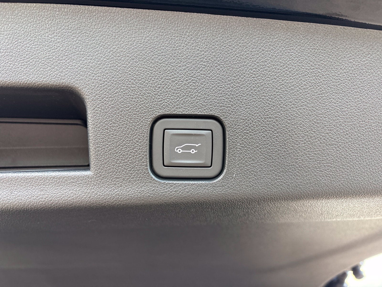 2027 Chevrolet Traverse Z71 - Photo 21