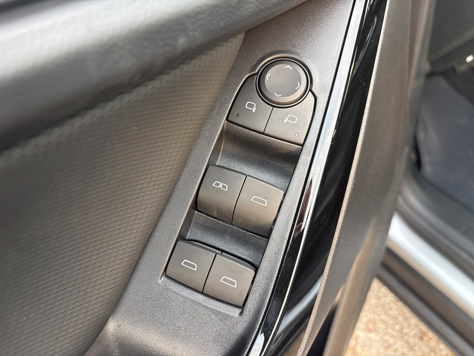 2027 Chevrolet Equinox LT - Photo 11
