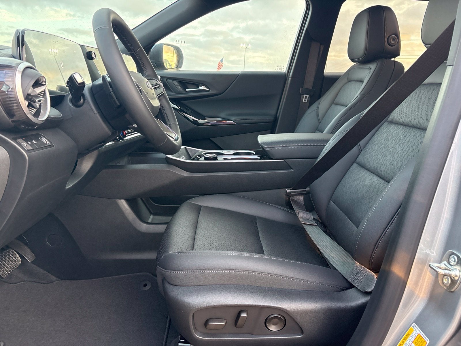 2027 Chevrolet Equinox LT - Photo 14