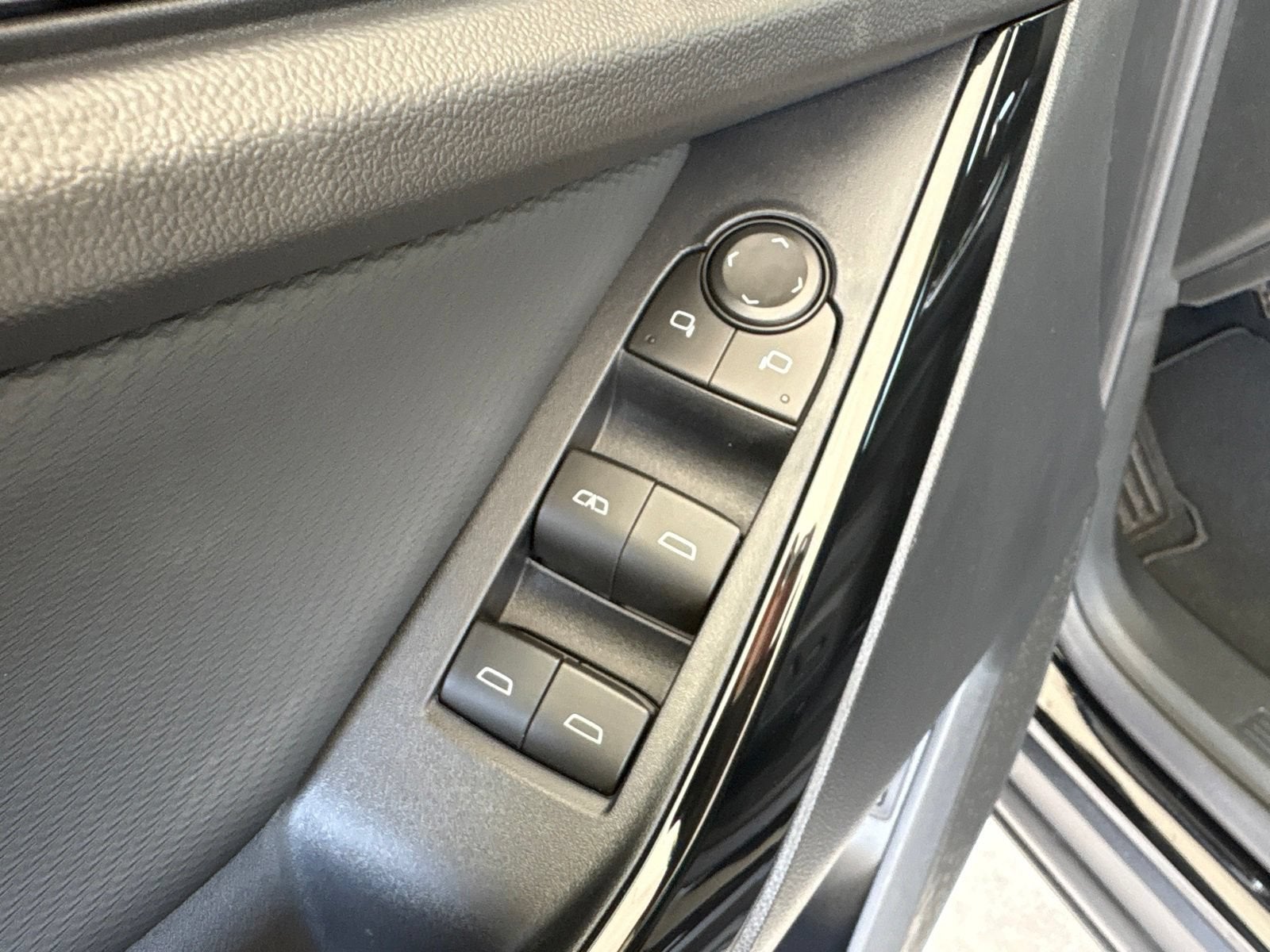 2026 Chevrolet Equinox LT - Photo 10